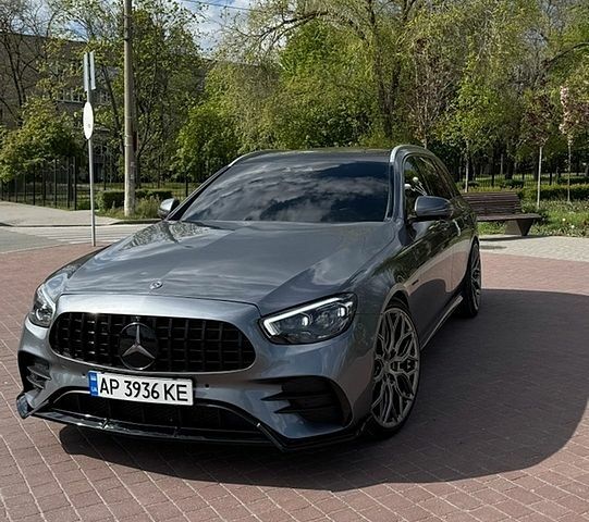 Сірий Мерседес Е-Клас, об'ємом двигуна 3 л та пробігом 84 тис. км за 30900 $, фото 1 на Automoto.ua