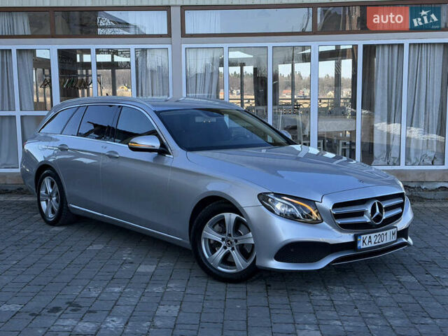 Сірий Мерседес Е-Клас, об'ємом двигуна 1.95 л та пробігом 215 тис. км за 25990 $, фото 1 на Automoto.ua