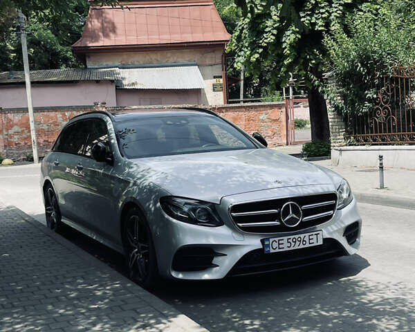 Серый Мерседес Е-Класс, объемом двигателя 3 л и пробегом 500 тыс. км за 29644 $, фото 1 на Automoto.ua