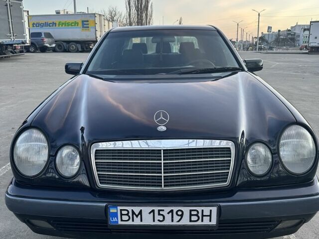 Синій Мерседес Е-Клас, об'ємом двигуна 2 л та пробігом 394 тис. км за 4800 $, фото 1 на Automoto.ua