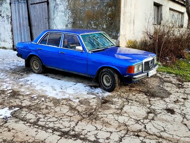 Синій Мерседес Е-Клас, об'ємом двигуна 2.4 л та пробігом 0 тис. км за 1600 $, фото 1 на Automoto.ua