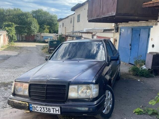 Синій Мерседес Е-Клас, об'ємом двигуна 2 л та пробігом 511 тис. км за 1200 $, фото 1 на Automoto.ua