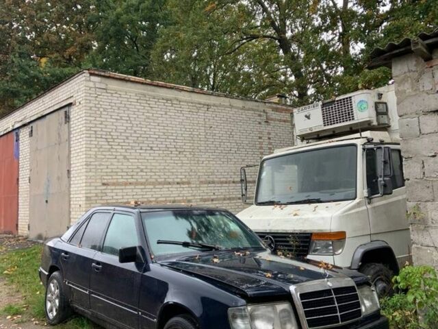 Синий Мерседес Е-Класс, объемом двигателя 2.6 л и пробегом 423 тыс. км за 1000 $, фото 1 на Automoto.ua