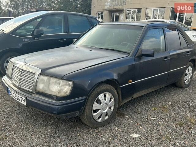 Синий Мерседес Е-Класс, объемом двигателя 2 л и пробегом 380 тыс. км за 870 $, фото 1 на Automoto.ua