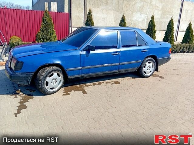Синій Мерседес Е-Клас, об'ємом двигуна 2 л та пробігом 300 тис. км за 1500 $, фото 1 на Automoto.ua