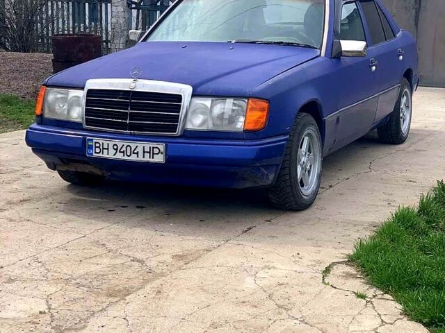 Синій Мерседес Е-Клас, об'ємом двигуна 2.6 л та пробігом 0 тис. км за 1800 $, фото 1 на Automoto.ua