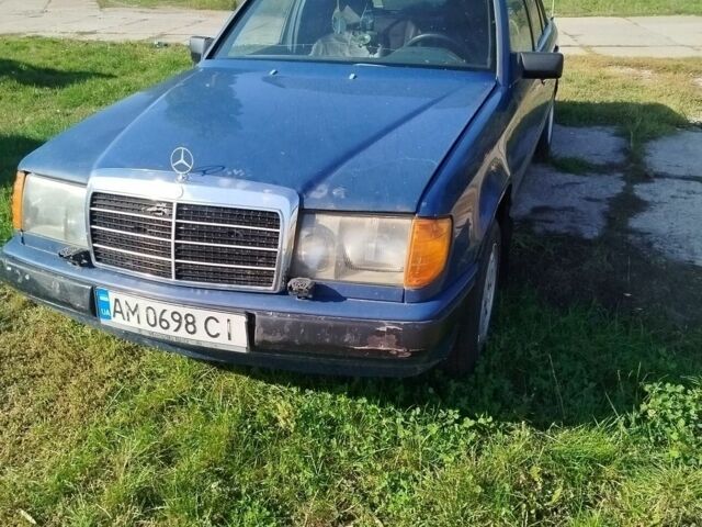 Синій Мерседес Е-Клас, об'ємом двигуна 2 л та пробігом 300 тис. км за 1400 $, фото 1 на Automoto.ua