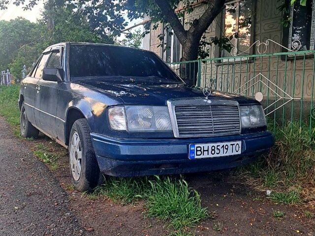 Синій Мерседес Е-Клас, об'ємом двигуна 2 л та пробігом 177 тис. км за 900 $, фото 1 на Automoto.ua
