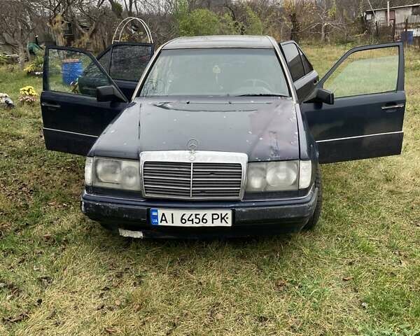 Синій Мерседес Е-Клас, об'ємом двигуна 3 л та пробігом 400 тис. км за 1800 $, фото 1 на Automoto.ua