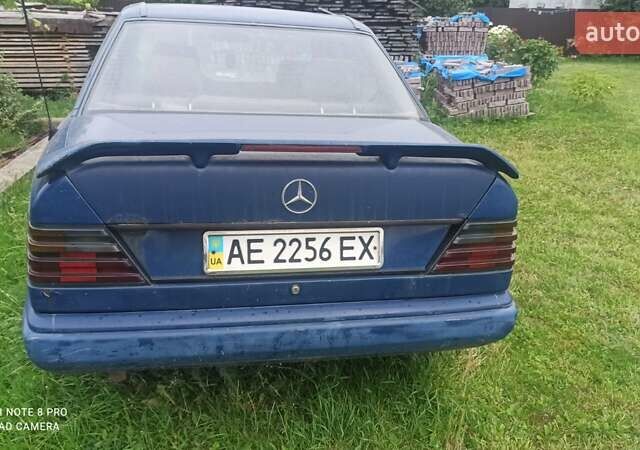 Синій Мерседес Е-Клас, об'ємом двигуна 2.2 л та пробігом 300 тис. км за 1520 $, фото 1 на Automoto.ua