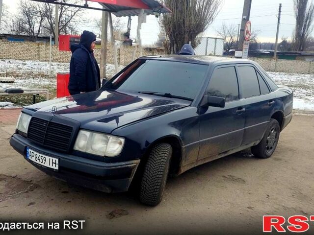 Синий Мерседес Е-Класс, объемом двигателя 2.3 л и пробегом 211 тыс. км за 1750 $, фото 1 на Automoto.ua