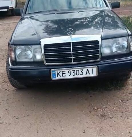 Синій Мерседес Е-Клас, об'ємом двигуна 2.6 л та пробігом 300 тис. км за 2200 $, фото 1 на Automoto.ua