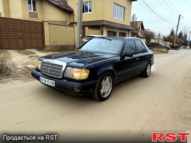 Синій Мерседес Е-Клас, об'ємом двигуна 2.6 л та пробігом 280 тис. км за 1750 $, фото 1 на Automoto.ua