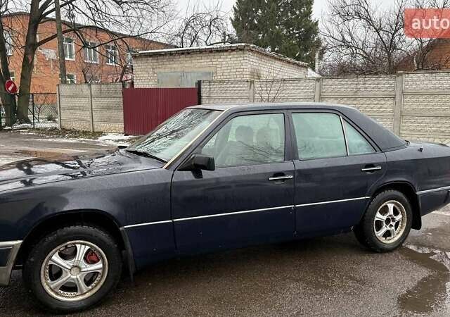 Синій Мерседес Е-Клас, об'ємом двигуна 2 л та пробігом 305 тис. км за 1200 $, фото 1 на Automoto.ua