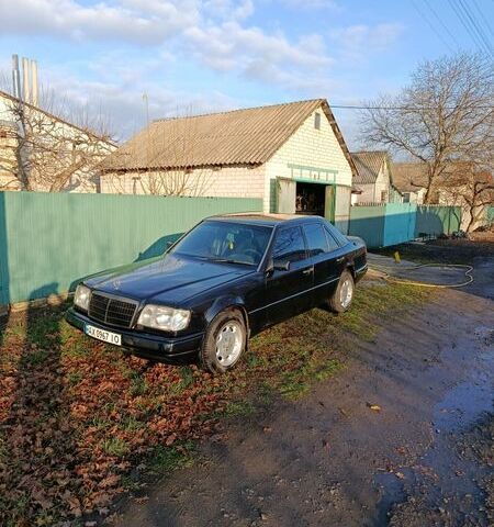 Синий Мерседес Е-Класс, объемом двигателя 2.3 л и пробегом 10 тыс. км за 3000 $, фото 1 на Automoto.ua