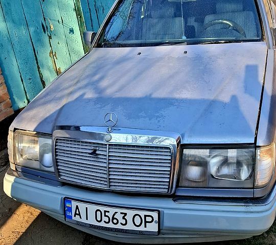 Синій Мерседес Е-Клас, об'ємом двигуна 2.6 л та пробігом 504 тис. км за 950 $, фото 1 на Automoto.ua