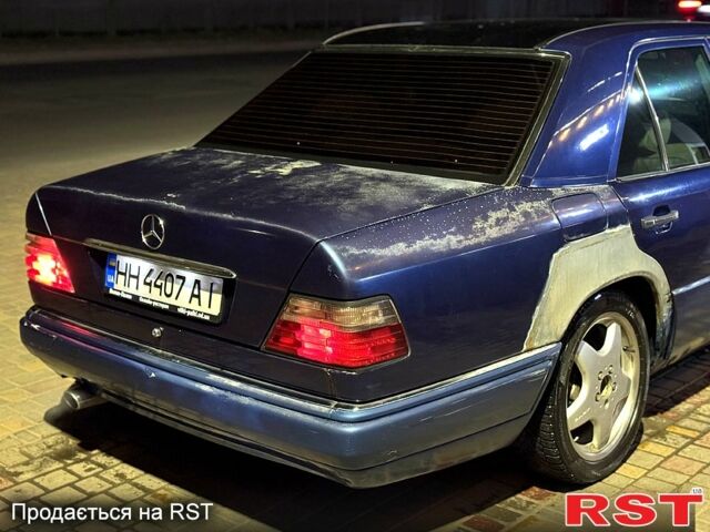 Синій Мерседес Е-Клас, об'ємом двигуна 2.6 л та пробігом 0 тис. км за 1200 $, фото 1 на Automoto.ua