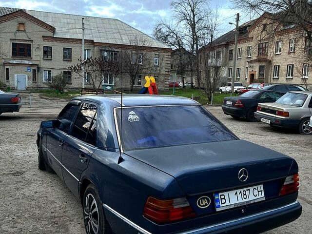 Синій Мерседес Е-Клас, об'ємом двигуна 2.3 л та пробігом 333 тис. км за 1800 $, фото 1 на Automoto.ua