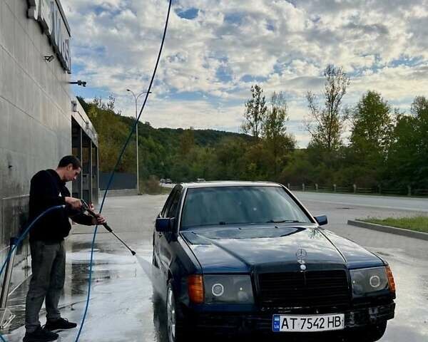 Синій Мерседес Е-Клас, об'ємом двигуна 2.3 л та пробігом 400 тис. км за 1300 $, фото 1 на Automoto.ua