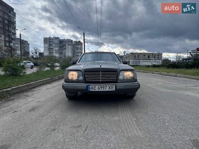 Синий Мерседес Е-Класс, объемом двигателя 3 л и пробегом 350 тыс. км за 2900 $, фото 1 на Automoto.ua