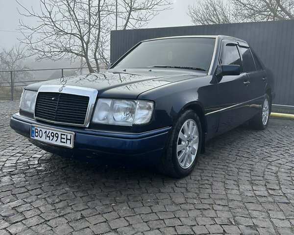 Синій Мерседес Е-Клас, об'ємом двигуна 2 л та пробігом 350 тис. км за 2400 $, фото 1 на Automoto.ua