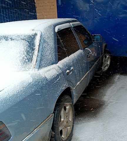 Синій Мерседес Е-Клас, об'ємом двигуна 26 л та пробігом 450 тис. км за 2800 $, фото 1 на Automoto.ua