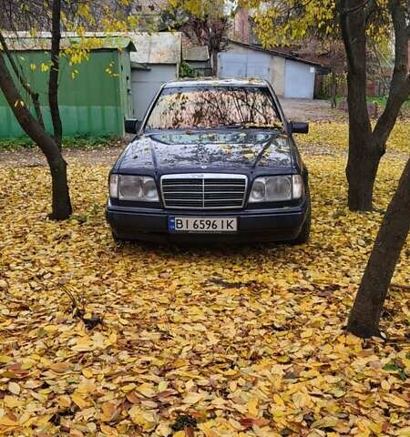 Синий Мерседес Е-Класс, объемом двигателя 2.8 л и пробегом 400 тыс. км за 2800 $, фото 1 на Automoto.ua