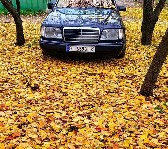Синий Мерседес Е-Класс, объемом двигателя 2.8 л и пробегом 211 тыс. км за 2800 $, фото 1 на Automoto.ua