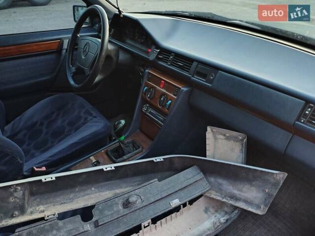 Синий Мерседес Е-Класс, объемом двигателя 2.5 л и пробегом 614 тыс. км за 2700 $, фото 1 на Automoto.ua