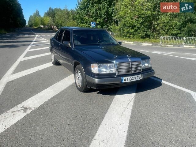 Синий Мерседес Е-Класс, объемом двигателя 2.5 л и пробегом 648 тыс. км за 3500 $, фото 1 на Automoto.ua