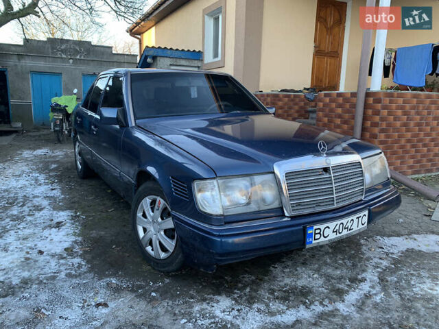 Синий Мерседес Е-Класс, объемом двигателя 2.2 л и пробегом 300 тыс. км за 1850 $, фото 1 на Automoto.ua