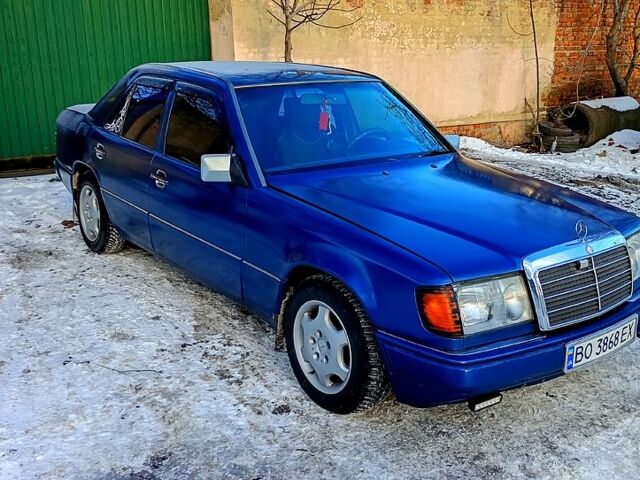 Синий Мерседес Е-Класс, объемом двигателя 3 л и пробегом 540 тыс. км за 2800 $, фото 1 на Automoto.ua