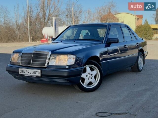 Синий Мерседес Е-Класс, объемом двигателя 3 л и пробегом 270 тыс. км за 3999 $, фото 1 на Automoto.ua