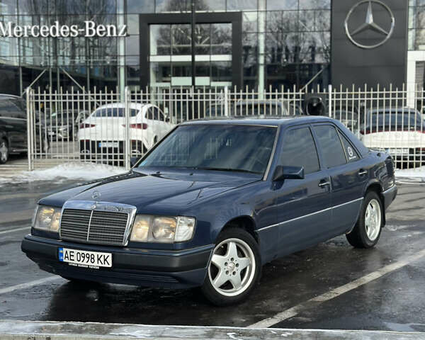 Синій Мерседес Е-Клас, об'ємом двигуна 3 л та пробігом 269 тис. км за 4700 $, фото 1 на Automoto.ua