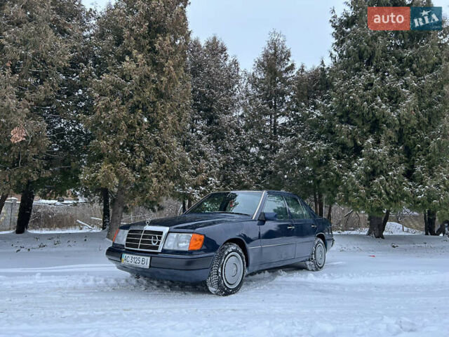 Синий Мерседес Е-Класс, объемом двигателя 2.5 л и пробегом 402 тыс. км за 4500 $, фото 1 на Automoto.ua