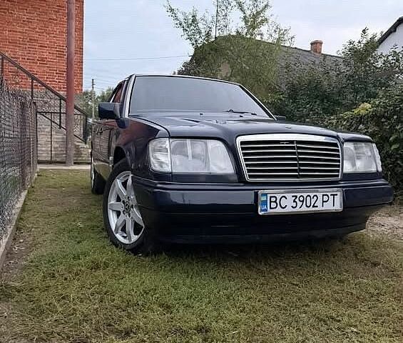 Синий Мерседес Е-Класс, объемом двигателя 2 л и пробегом 500 тыс. км за 2500 $, фото 1 на Automoto.ua