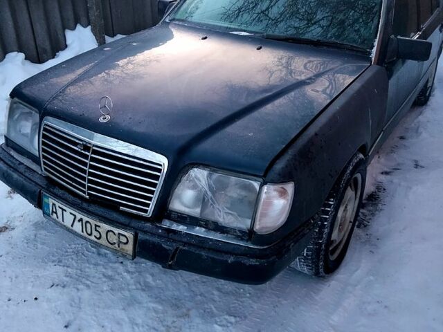 Синій Мерседес Е-Клас, об'ємом двигуна 2.5 л та пробігом 0 тис. км за 1500 $, фото 1 на Automoto.ua