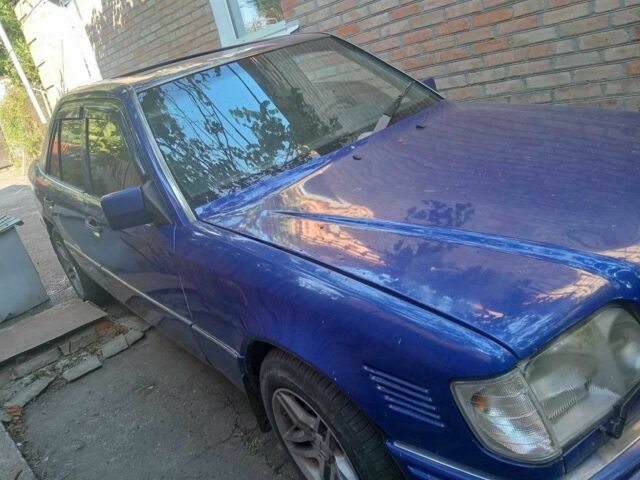 Синій Мерседес Е-Клас, об'ємом двигуна 2.5 л та пробігом 500 тис. км за 1200 $, фото 1 на Automoto.ua