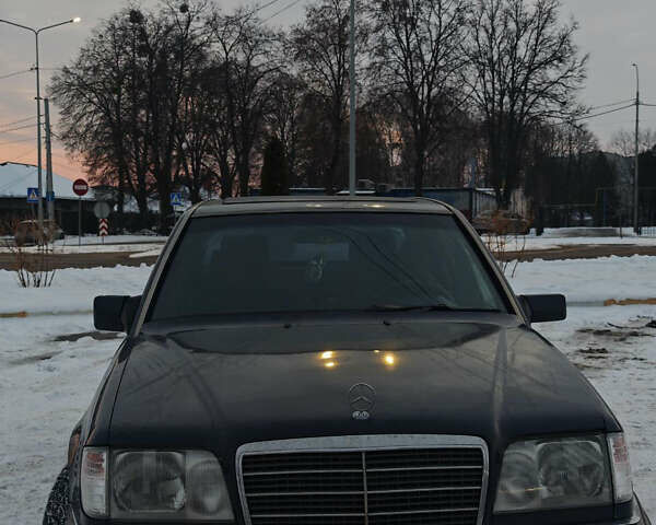 Синій Мерседес Е-Клас, об'ємом двигуна 2.2 л та пробігом 304 тис. км за 2600 $, фото 1 на Automoto.ua