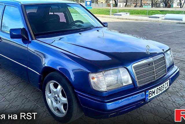 Синий Мерседес Е-Класс, объемом двигателя 2.2 л и пробегом 160 тыс. км за 2000 $, фото 1 на Automoto.ua