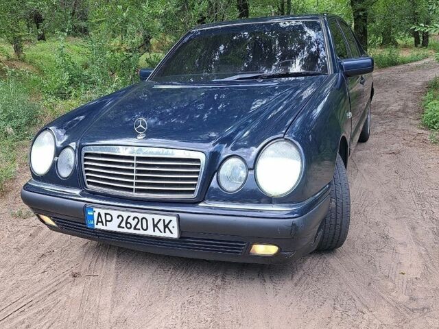 Синий Мерседес Е-Класс, объемом двигателя 2 л и пробегом 399 тыс. км за 2343 $, фото 1 на Automoto.ua