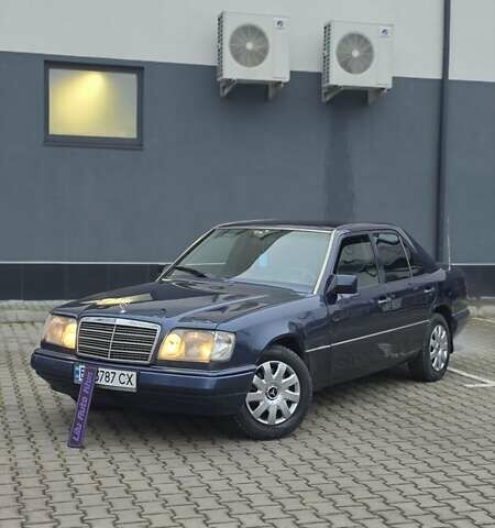 Синий Мерседес Е-Класс, объемом двигателя 2 л и пробегом 324 тыс. км за 2777 $, фото 1 на Automoto.ua