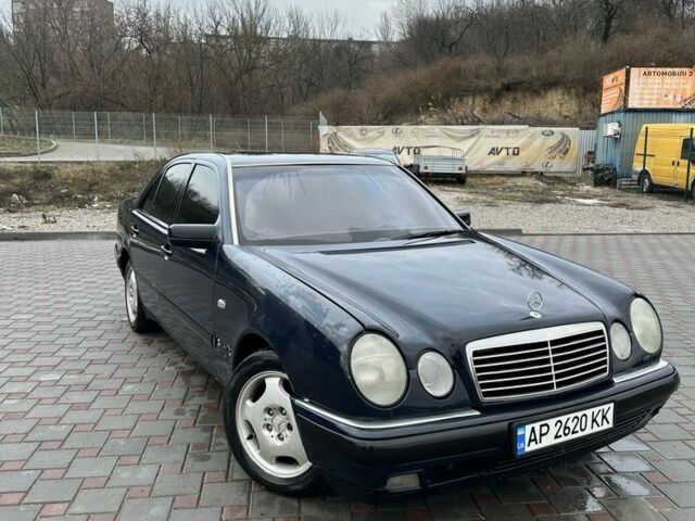 Синий Мерседес Е-Класс, объемом двигателя 2 л и пробегом 150 тыс. км за 1800 $, фото 1 на Automoto.ua