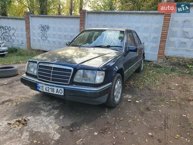 Мерседес Е-Класс 1995 в Кривом Роге на Automoto.ua Синий Мерседес Е-Класс, объемом двигателя 2 л и пробегом 295 тыс. км за 2600 $, фото 1 на Automoto.ua