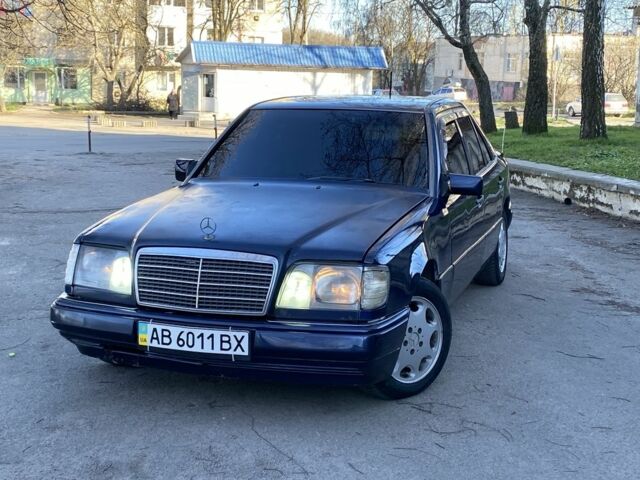 Синий Мерседес Е-Класс, объемом двигателя 2 л и пробегом 318 тыс. км за 2500 $, фото 1 на Automoto.ua