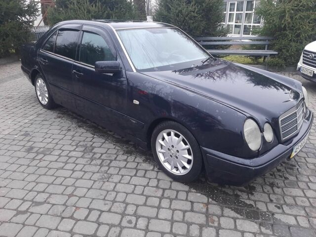 Синий Мерседес Е-Класс, объемом двигателя 0 л и пробегом 300 тыс. км за 2400 $, фото 1 на Automoto.ua