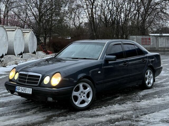 Синій Мерседес Е-Клас, об'ємом двигуна 2.8 л та пробігом 250 тис. км за 2000 $, фото 1 на Automoto.ua