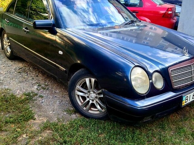 Синий Мерседес Е-Класс, объемом двигателя 2.2 л и пробегом 0 тыс. км за 2700 $, фото 1 на Automoto.ua