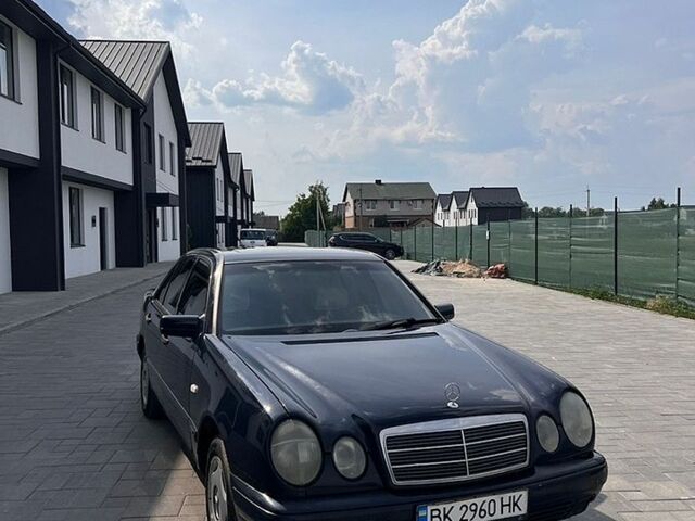 Синій Мерседес Е-Клас, об'ємом двигуна 2.2 л та пробігом 250 тис. км за 1850 $, фото 1 на Automoto.ua