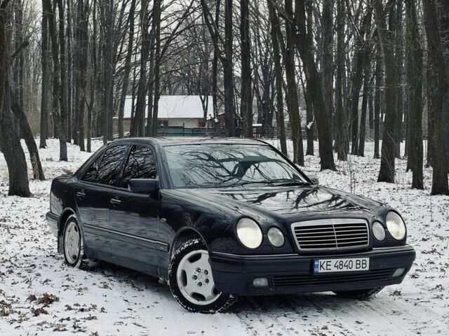 Синій Мерседес Е-Клас, об'ємом двигуна 2.9 л та пробігом 600 тис. км за 3700 $, фото 1 на Automoto.ua